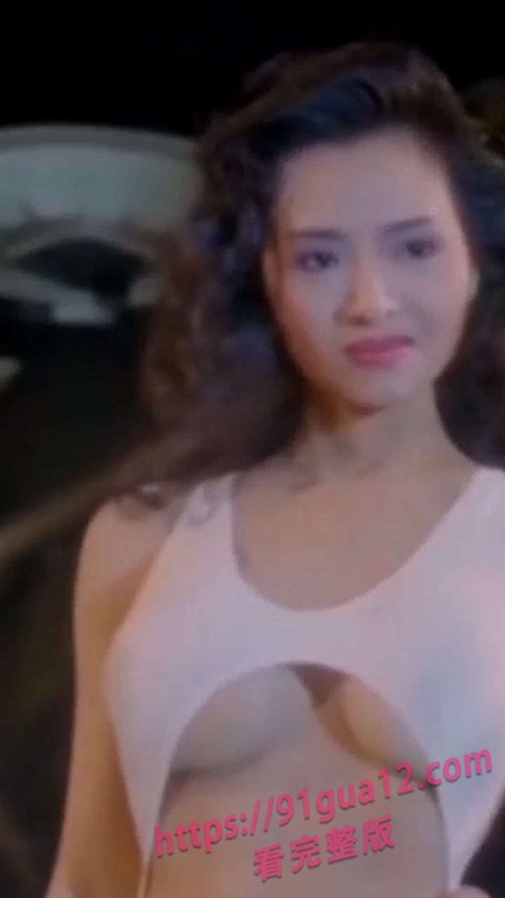 香港三级女皇叶子楣亮相香港慈善夜!不老容颜引人争抢合照