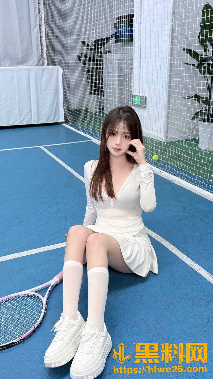 《逍遥房东俏房客》34至35章 刘明天台主动遭雷劈 觉醒雷系异能震惊众人 秦家鸿门宴请帖已至