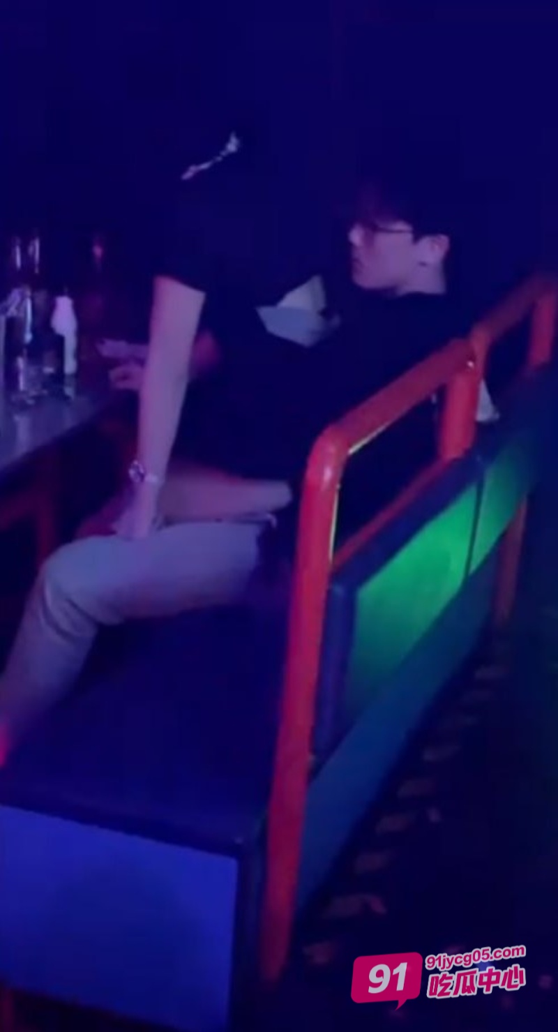 盘锦学生王庸昊与女同学在酒吧做爱被拍 视频疯传全网！ 配图7