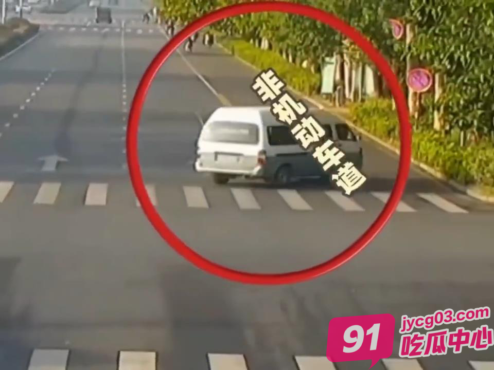 乘客开门害死路人!监控记录下一切!司机竟被判刑!