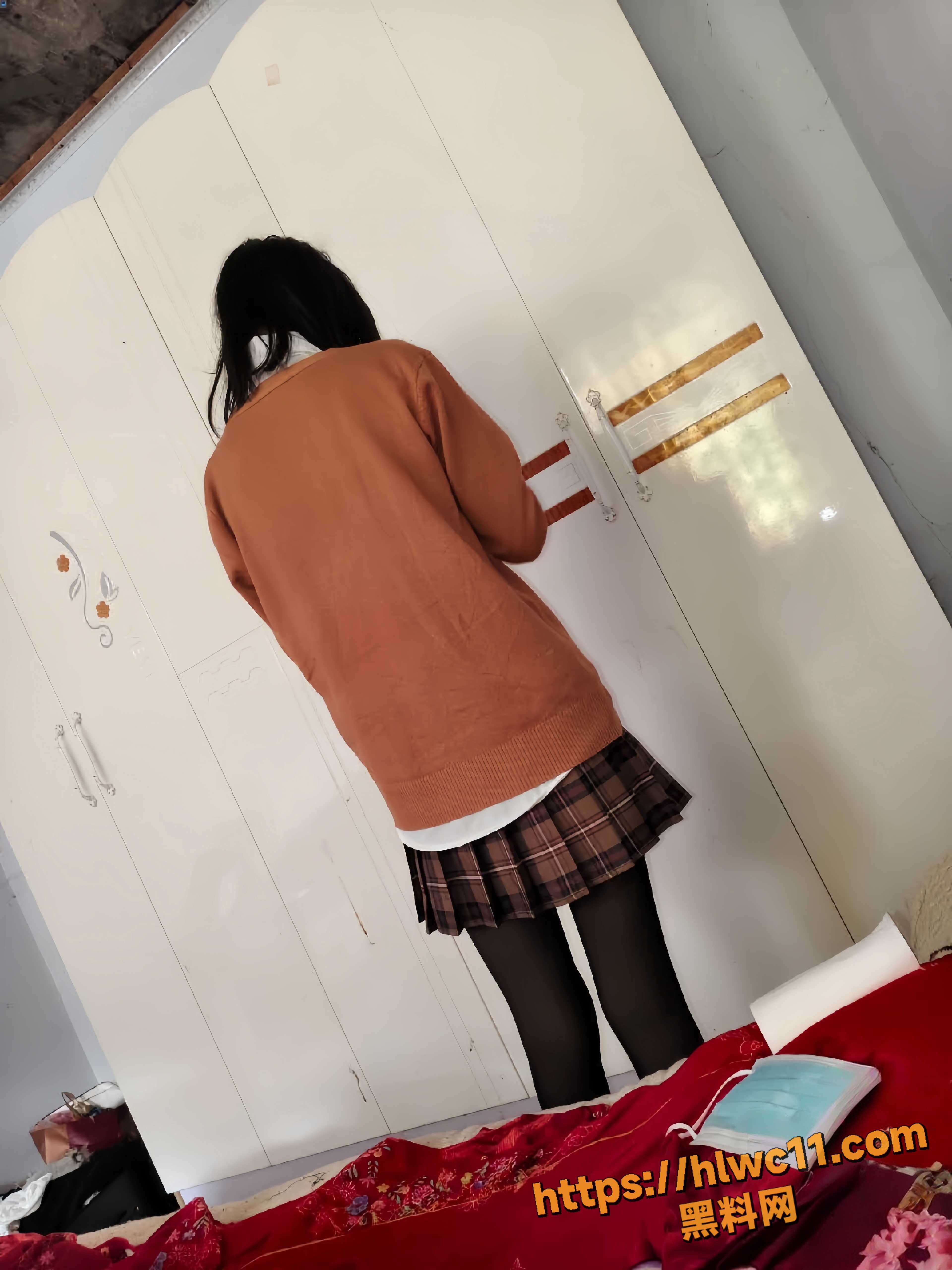 海角大神 真实撩到的学生妹妹 第一次穿黑丝操逼 打野王子51-55集