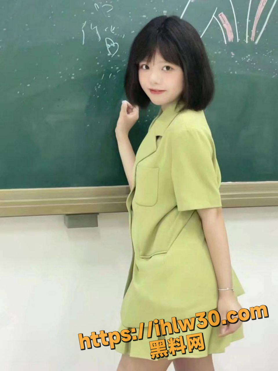 极度反差美少女 李月的日常生活是女神，私下是金主的母狗 平时清纯可爱的她床上居然这么骚！