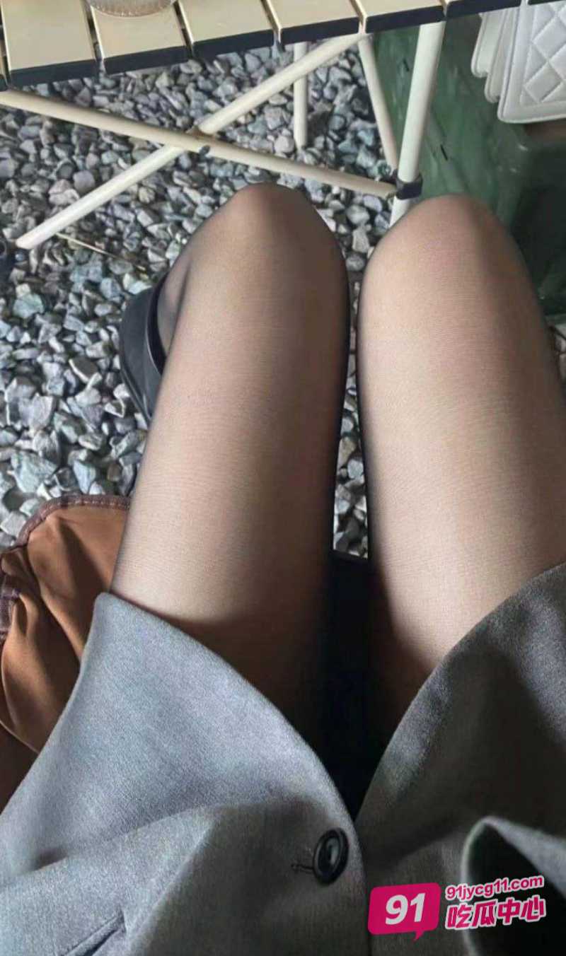 重庆辣妹君君 白花花的臀波荡漾 出轨被曝光私拍！ 配图3