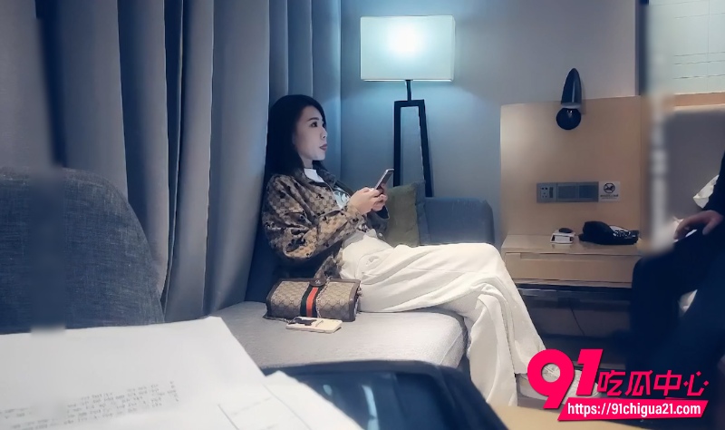 赵总寻花约炮长腿美女 酒店狂干各种姿势 腿软哭腔求饶超带感！