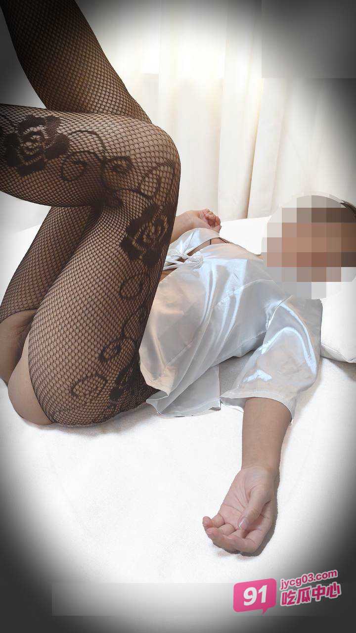 海角母子乱伦！继父不在家儿子竟和老妈厕所偷情！玩的太大了～