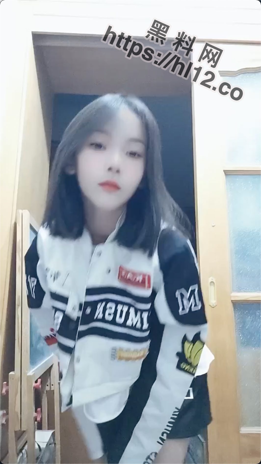 快手精神小妹 YNing 全裸骚舞出镜拍摄流出视频～全裸对镜充满骚气！