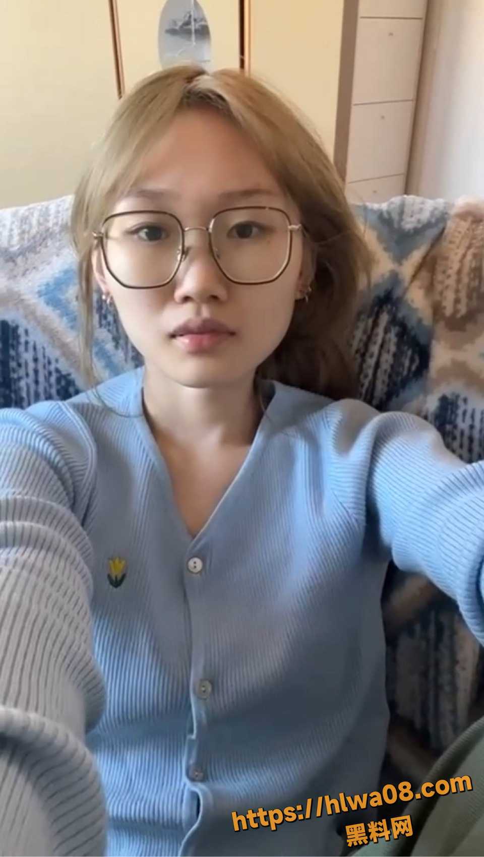 社交软件约炮肤白貌美00后白虎小美女张静怡 眼神饥渴注视鸡巴深喉口交吞吐！