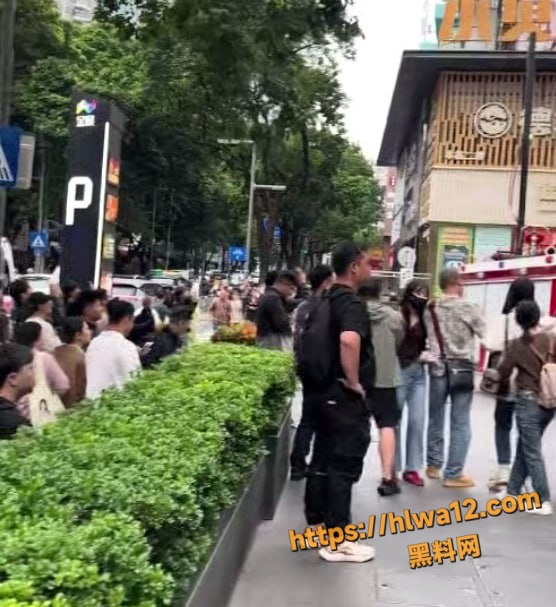 深圳罗湖区水贝金展国际珠宝广场楼一男子跳楼 后续情况不详 难道是csgo市场崩盘受害者？