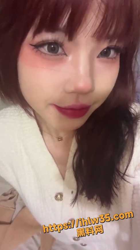 上海气质巨乳舞蹈老师不爱跳舞爱露出 极品好身材 洁白如玉的肌肤 婀娜的舞姿 能展示出来各种诱惑！