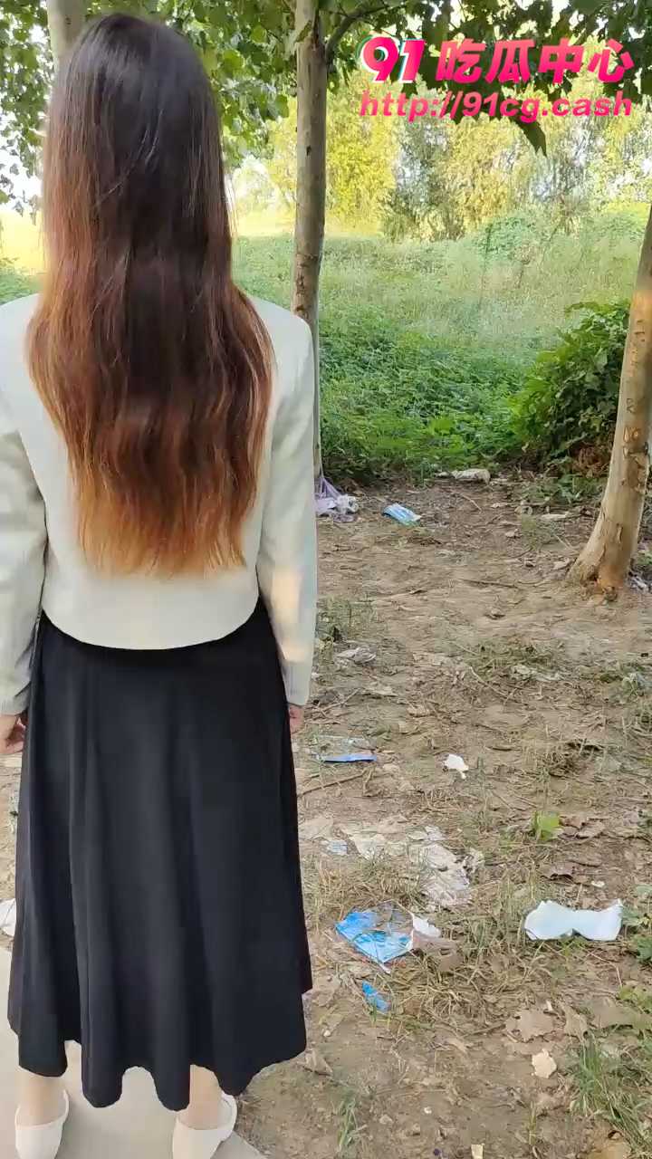 【大胸嫂子爱喷水】野战车震好嫂子 哗哗直喷水 “快停下 有人过来了”