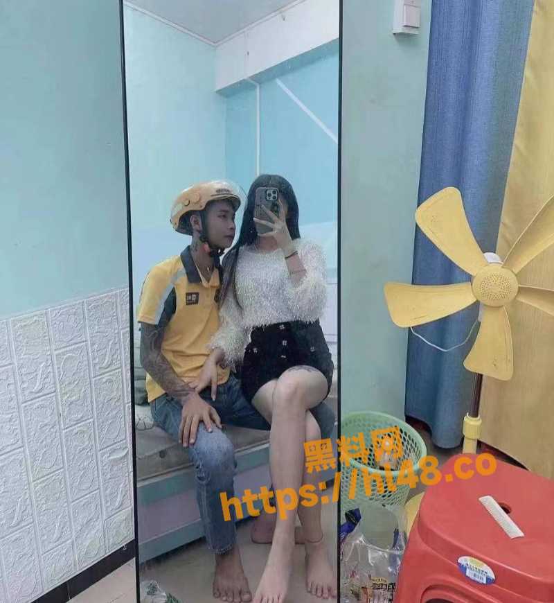 风骚女子点外卖寻刺激在外卖单备注让哥哥把精液射里面 性瘾强大主动献逼小哥！