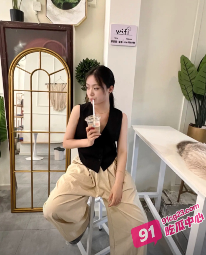 明明可以贤惠持家 偏要做胯下玩物 性瘾少妇被3男轮流灌精！ 配图