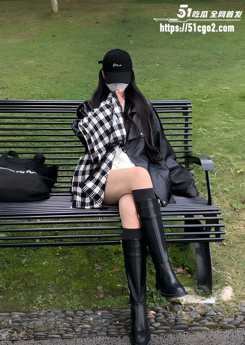 情侣自拍视频 女友哄得好床上随便玩 口交骑乘随君蹂躏 仙姿酮体十分过瘾！