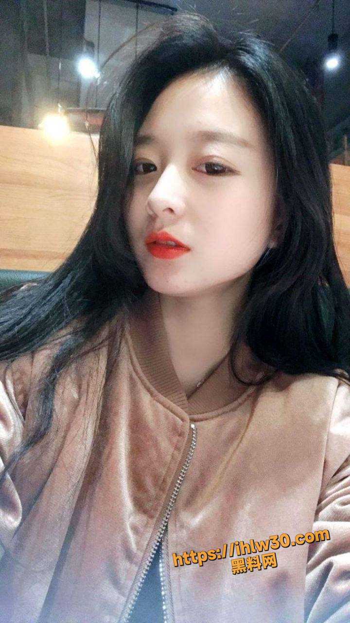 河南小少妇笑容超甜美 床上的叫声更是优美 一边口交一遍骚叫 看看小少妇的教科书式表情！