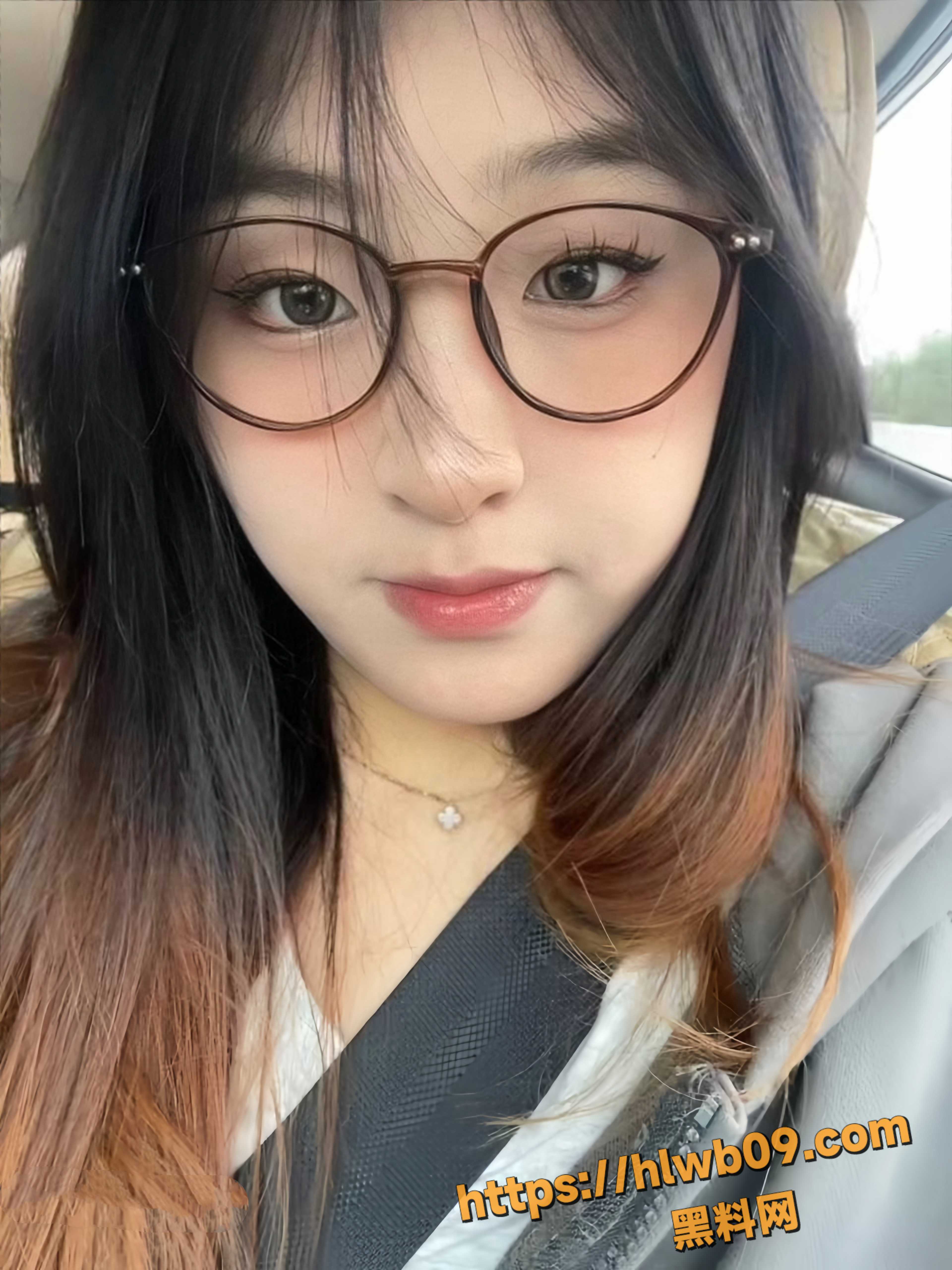 极品颜值情侣私拍泄密流出，清纯眼镜妹妹口爆深喉，嫩穴被高速输出干的妹妹娇喘连连！