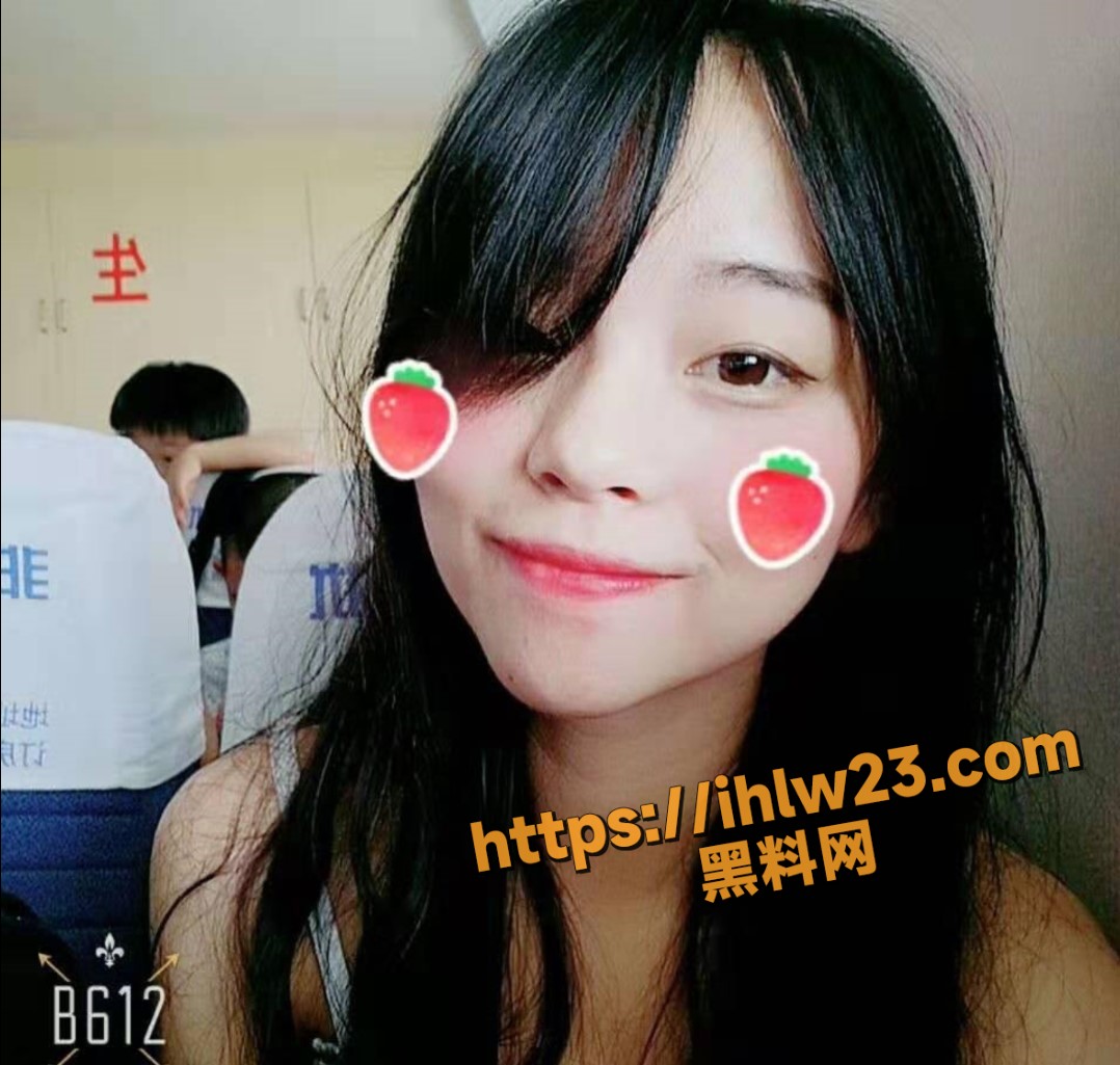 清纯可爱的卫校拜金女 小柒酱 逆天反差 为了奢侈生活被金主包养 甘愿做其母狗！