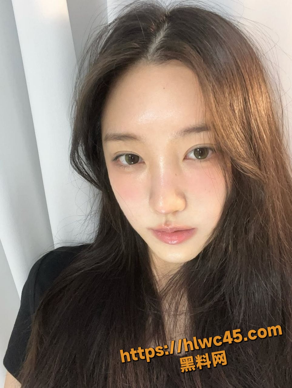 极品韵味小御姐 郑妍 口交完就着急掀裙子 衣服还半挂在身上 就转战厨房继续肏