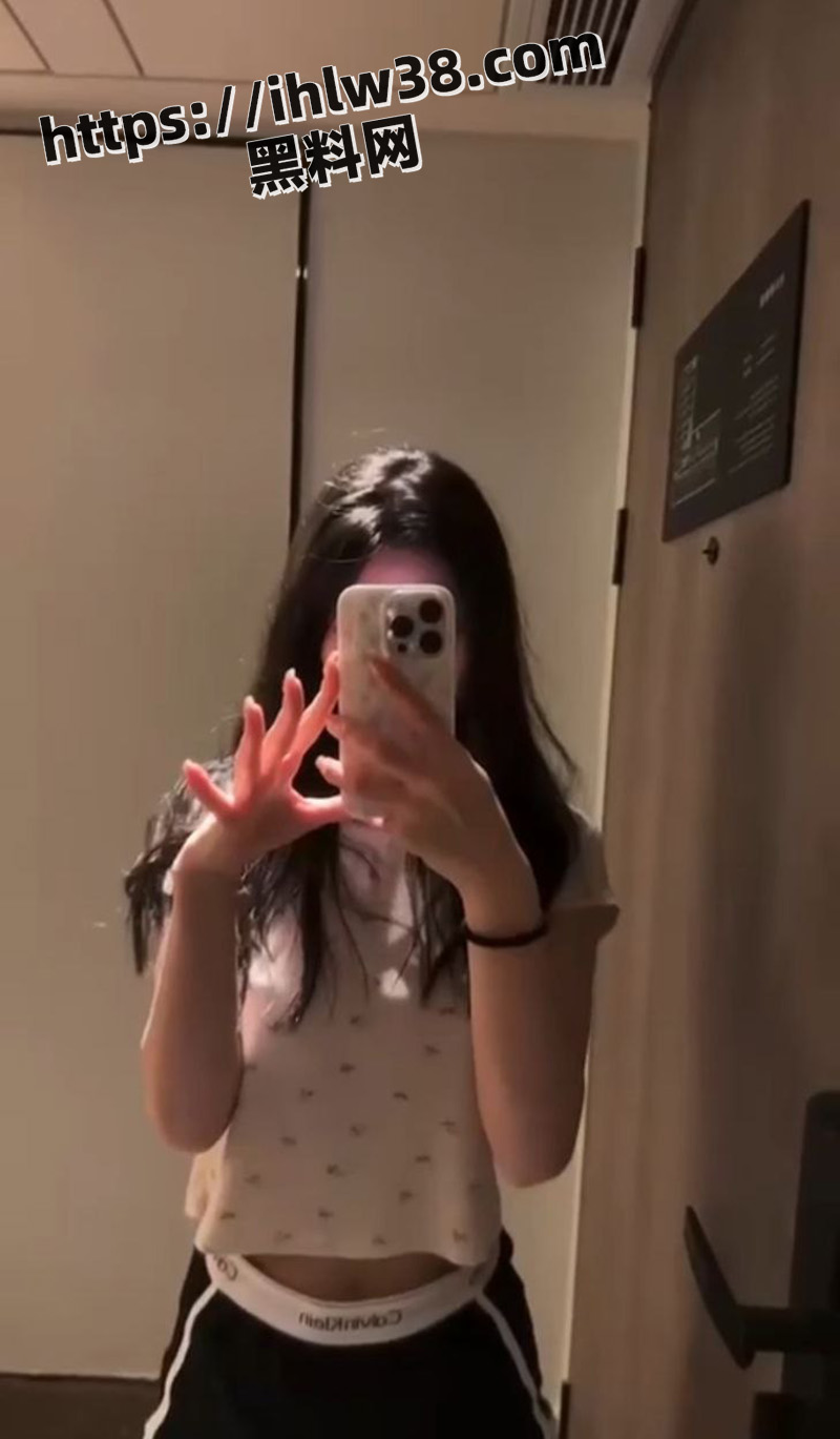 极品JK反差福利姬 白嫩无毛穴青春美少女诱惑自摸秀 简直就是青春荷尔蒙炸弹