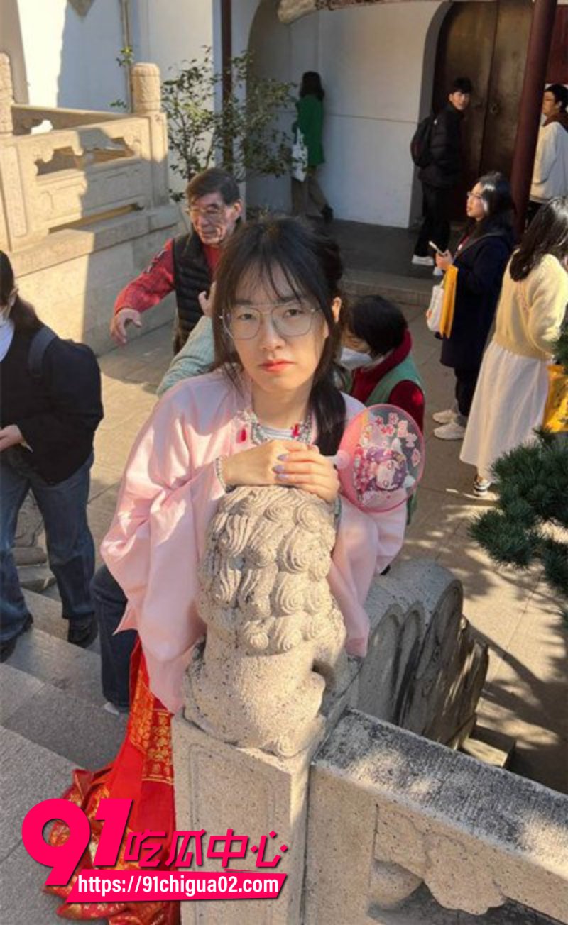 天津眼镜反差婊李逸瑕勾引邻居大叔偷情6