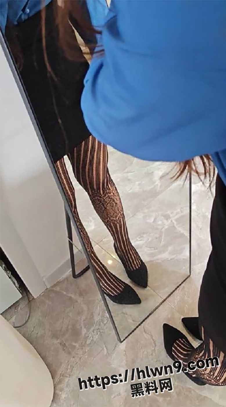 海角社区 恋母少年的心声 叔叔楼下等老妈 我在楼上努力肏老妈 让叔叔涮锅
