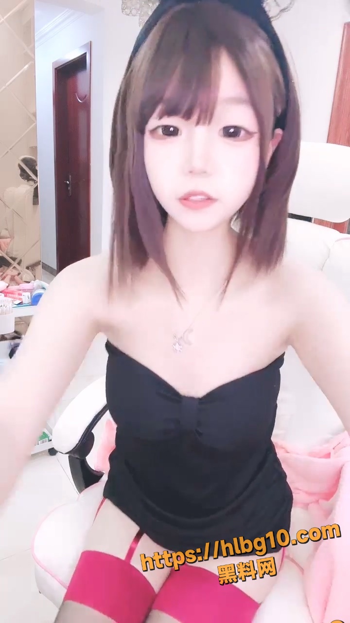 萝莉网黄主播 妍酱 性爱直播流出 戴着肛塞淫骚裸舞 假屌插穴玩到阴唇外翻 喷尿不止！