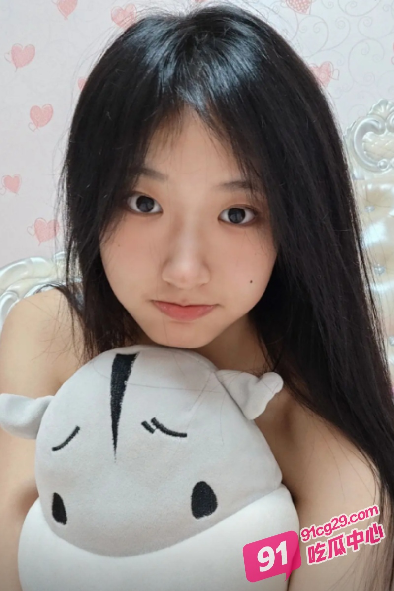 浴血奋战！大神哄骗女大学生玩3p 半路姨妈到访刺激浴血打桩！ 配图3