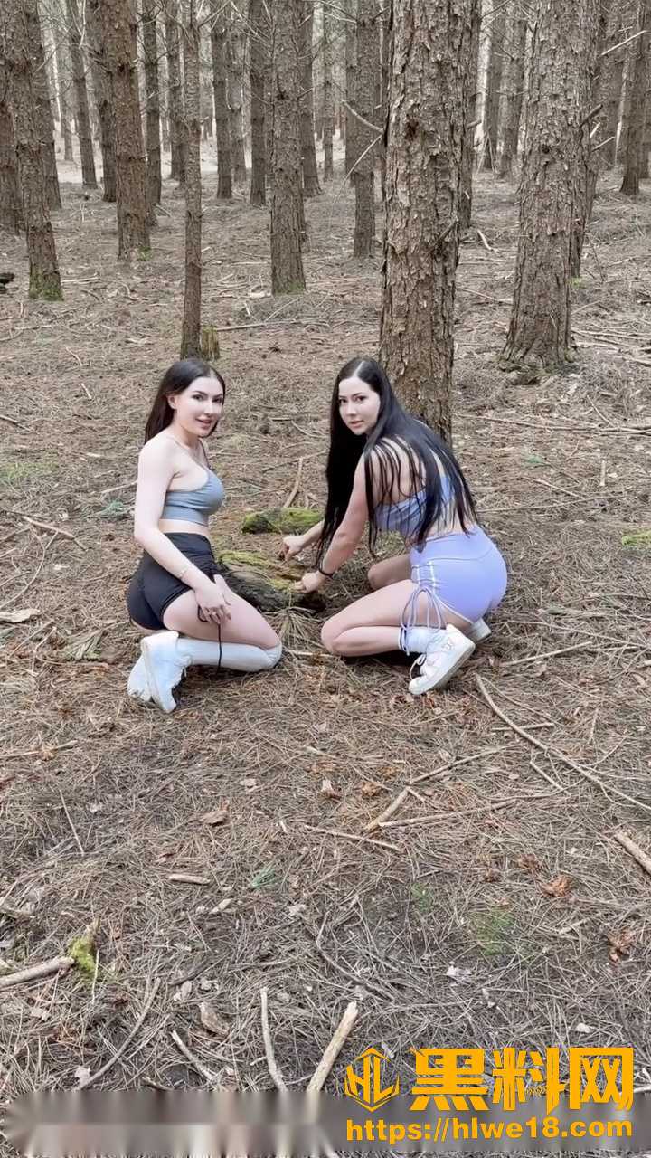 OnlyFans澳洲网黄 AudreyAndSadie 野外森林带闺蜜双飞 瑜伽裤一脱直接后入