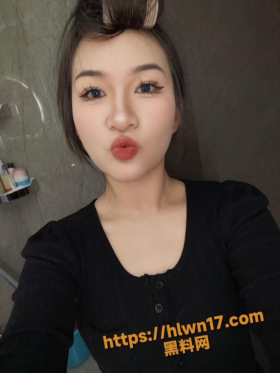 江西财经大学大二学生妹 杨一凡 在网上玩交友软件 把自己的私密匹配到人就发照片 面带笑希望被调教！