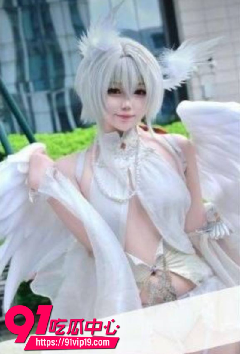 广州萤火虫漫展乱象女coser遭摄影师怼奶拍摄意外走光0 广州萤火虫漫展乱象女coser遭摄影师怼奶拍摄意外走光0