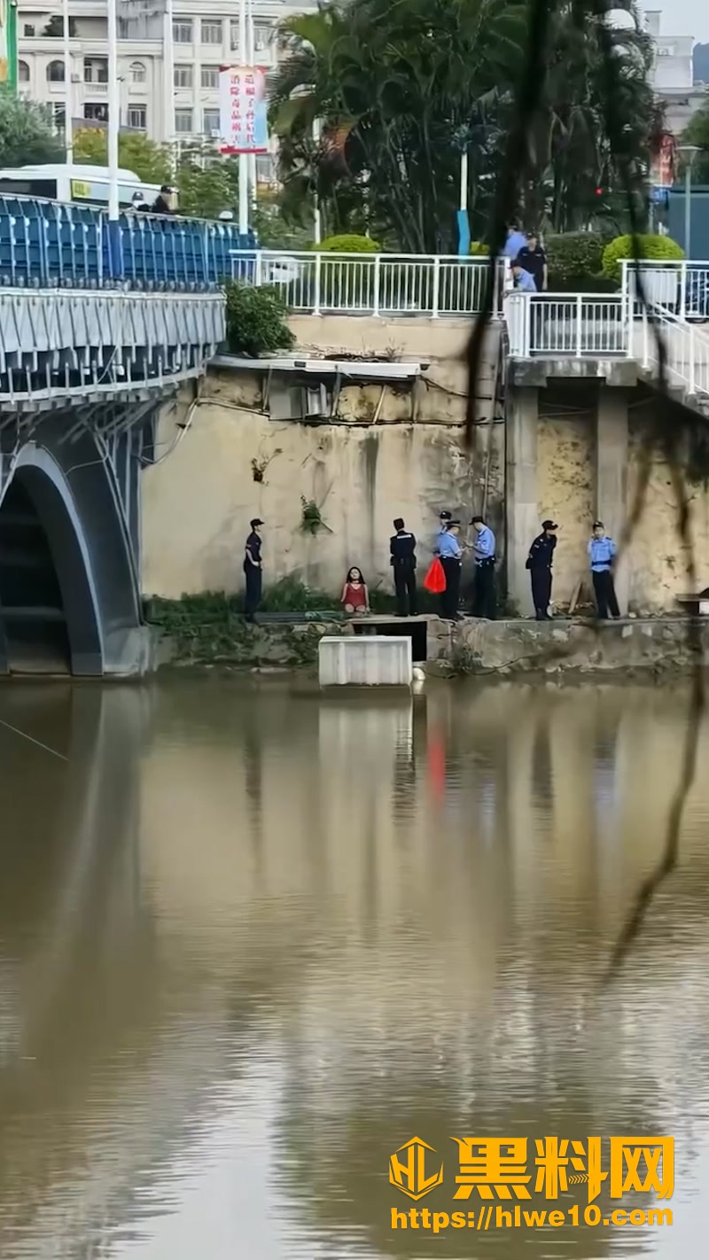 广州荔湾龙津桥下发现红衣女子尸体 河道现场画面引发广泛关注