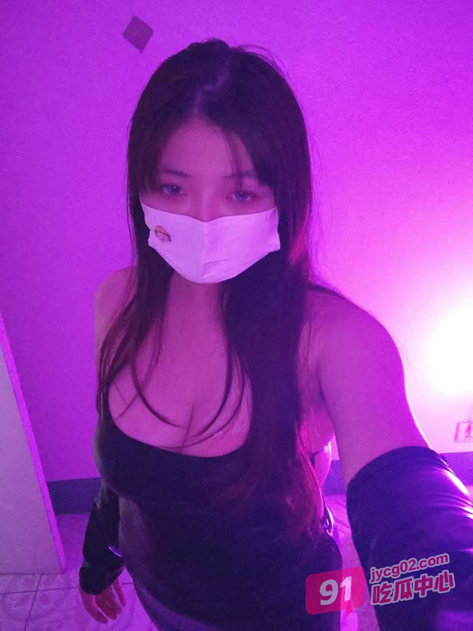 茶茶OiO反差福利曝光！眼镜妹在镜头前揉胸自慰娇喘不止！ 配图2