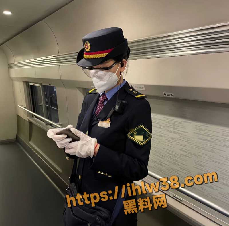 高铁女乘务员 朱筱盈 送逼金主秒变淫娃 身穿制服给人后入爆操输出！