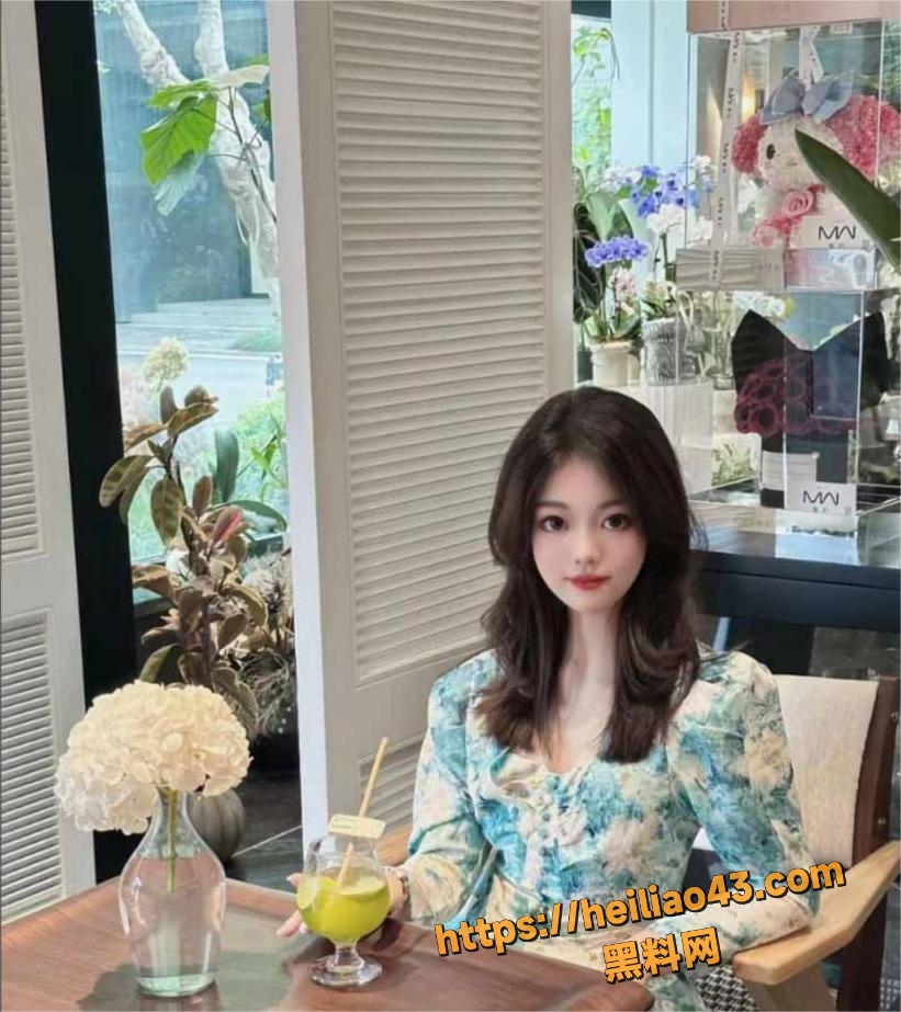 成都大学极品女大学生 张萌 黑丝长腿深喉口交 被暴操到高潮失控！
