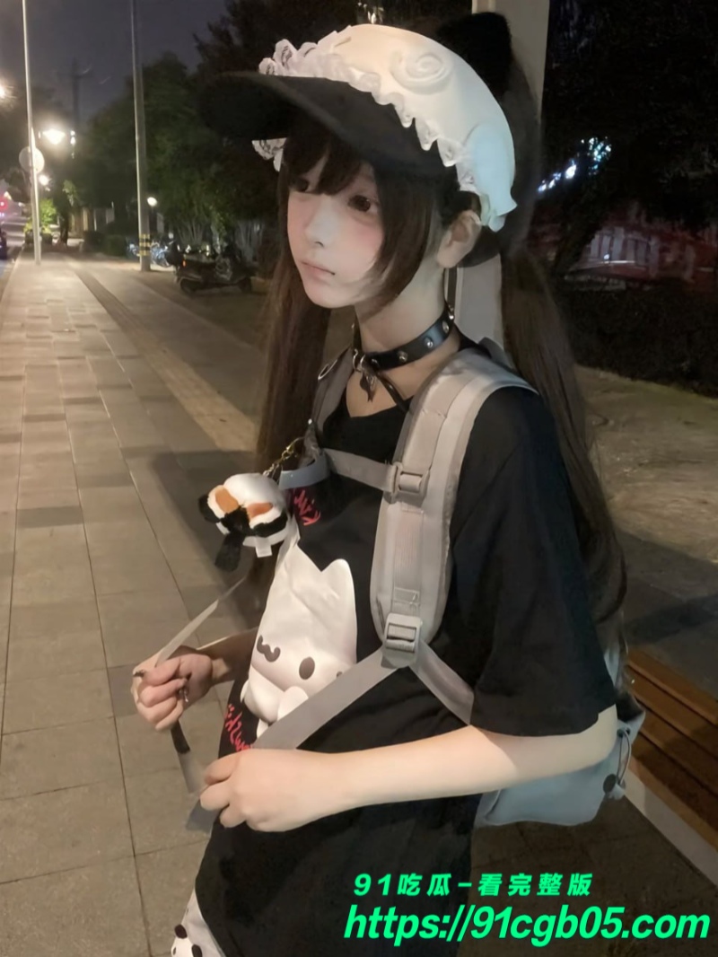 推特饥渴小萝莉 yangbaby0 给土豪定制炮机爆干视频 直接淫水喷个不停