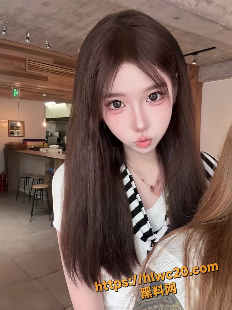 南京大学高颜值嫩妹 吴莉莉 身着黑丝情趣制服酒店性爱视频流出
