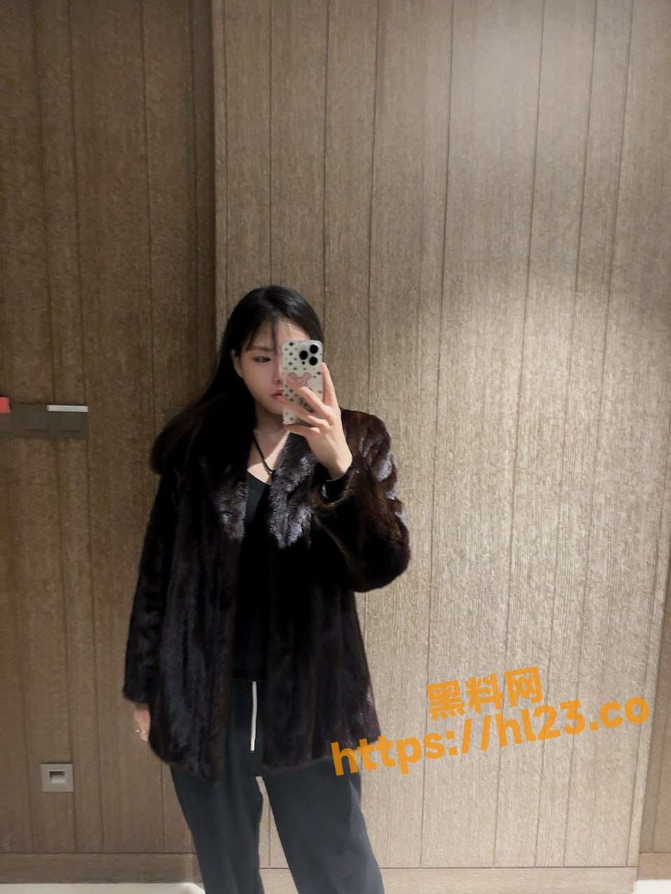 夜店满背纹身女DJ的口交自拍大片！高颜值女神带来的极限口交，全程吮吸你的精液！