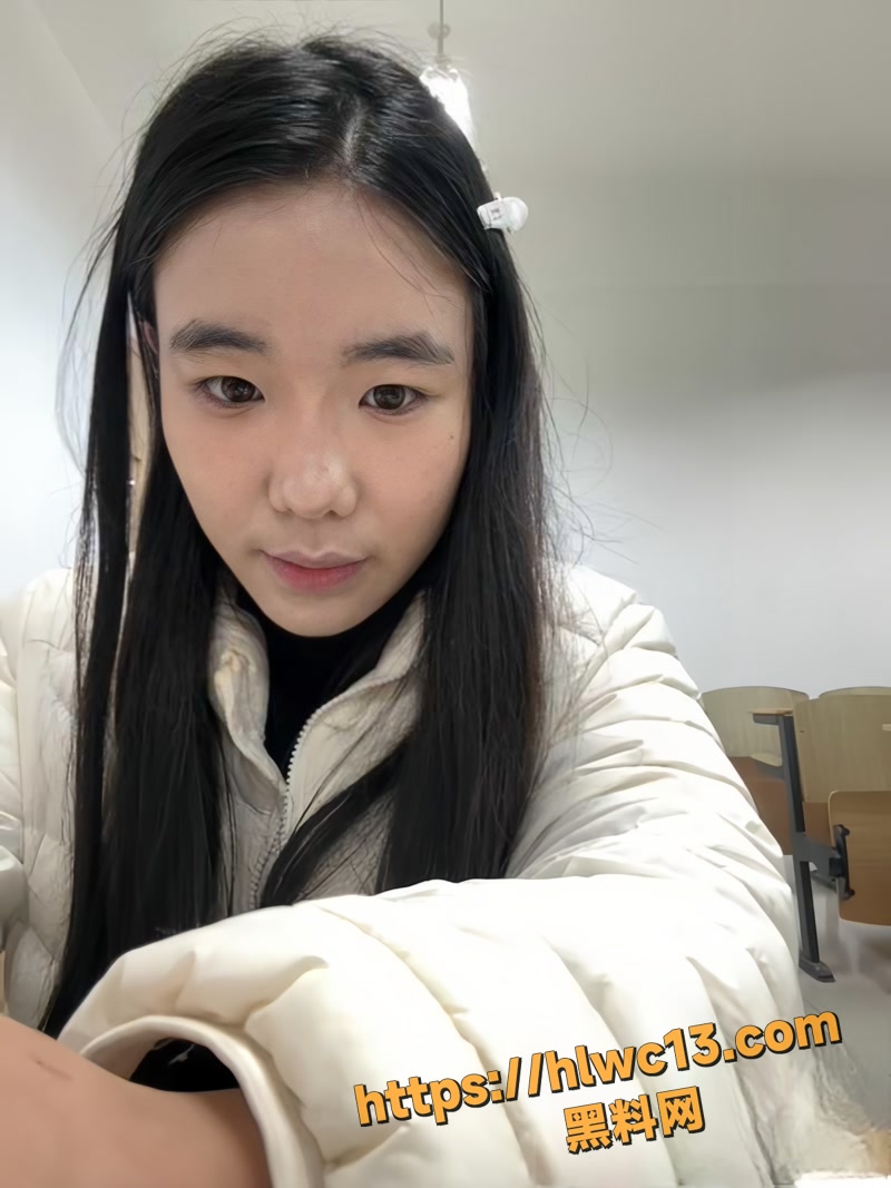 在校大学生 lucy2027 课堂露出道具自慰视频流出