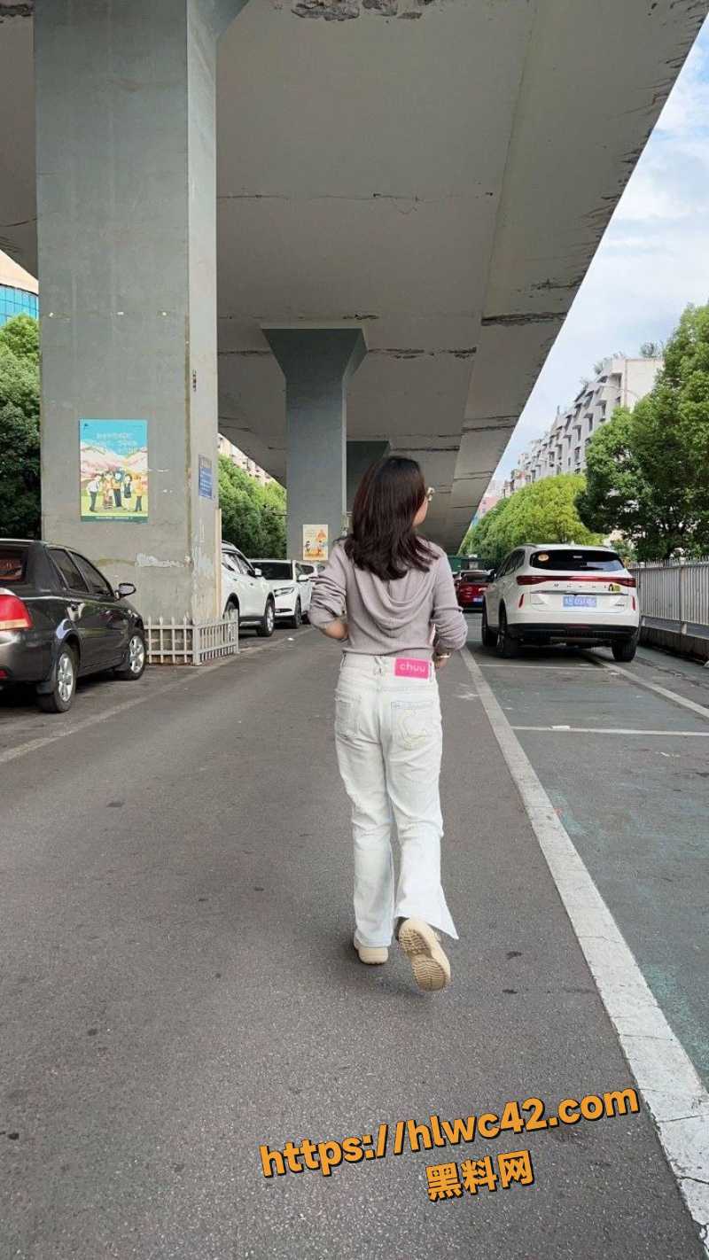 贵州六盘水 小夫妻爱爱曝光 良家人妻榨精眼镜男 高潮浪叫浑身发抖