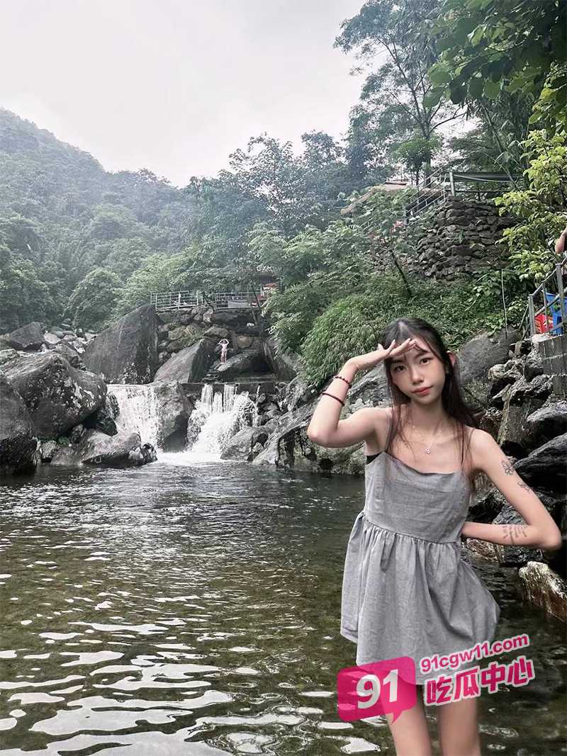 哈尔滨学生妹张怡～外表斯文乖巧甜美私底下却是骚浪母狗 约炮做爱视频被富二代曝光！ 配图