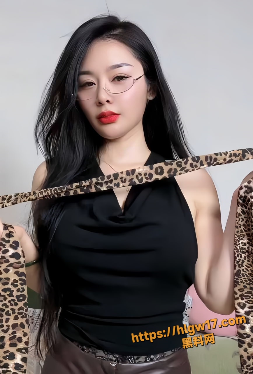抖音冷艳熟女 未姨冷美人丝袜御姐自慰定制视频全流出 极品反差婊子骚浪母狗本性！