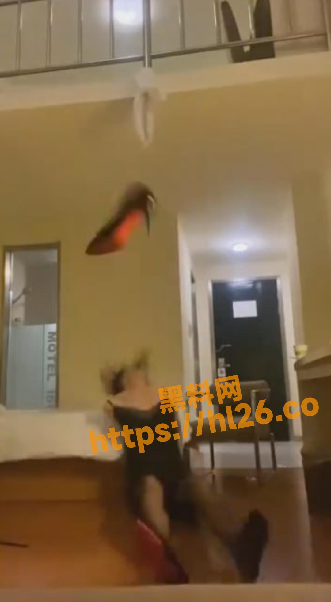 现在年轻人玩的真花啊！还有玩上吊寻求刺激？看到最后不笑你打我！