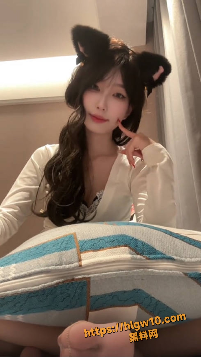 抖音15万粉大学生眼镜妹小水不哭 全裸自慰足交福利 激情啪啪丝袜诱惑浪到飞起！