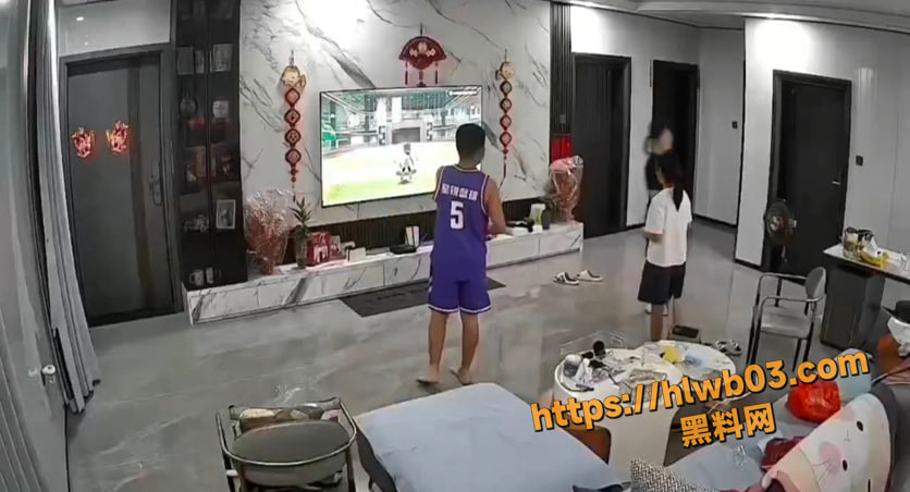 再婚家庭惨剧！男子争吵中怒摔继女致死，事前竟先藏亲生子