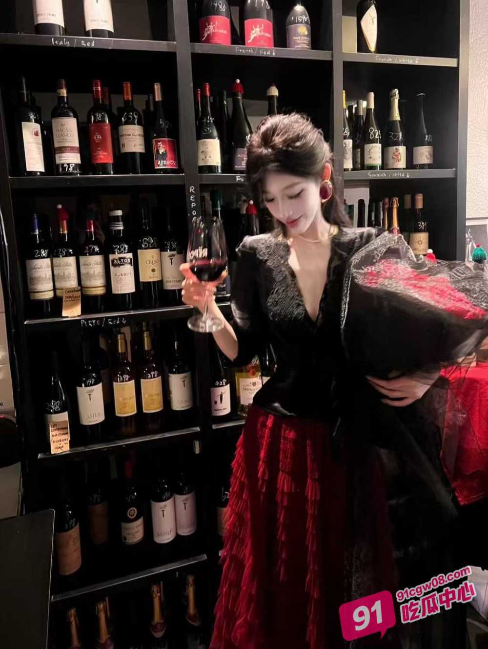 抖音女神 贾滢玲 露脸大尺度骚照流出 170大长腿母狗妥妥的人肉炮架子 配图13