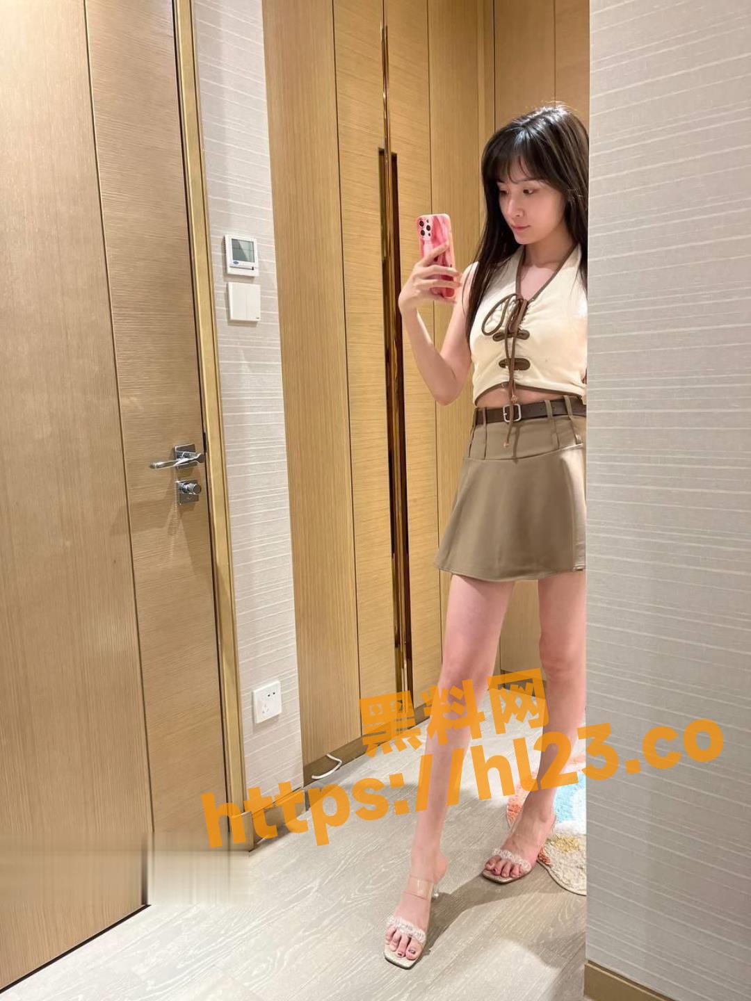 湖南执法系统某局的极品美女公务员私拍惨遭渣男男友泄密！！瓜友们有福了