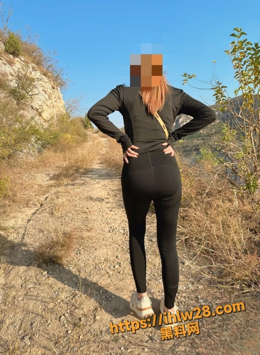 妹妹的第一次给了我之穿瑜伽服的妹妹也是别有风味！妹妹穿瑜伽服看着屁股真大又软乎！