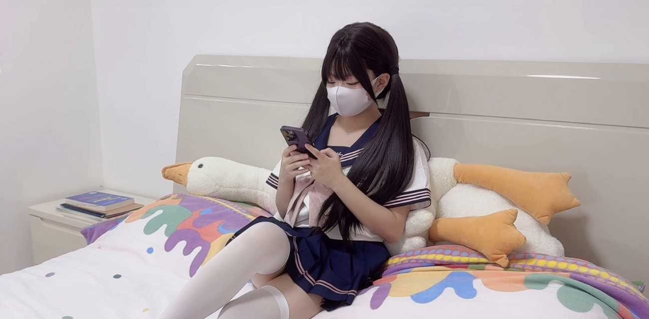 推特萝莉福利姬 小欣奈 被爸爸调教成淫娃 无毛嫩穴被爆操内射精液溢出 香艳剧情超淫荡!