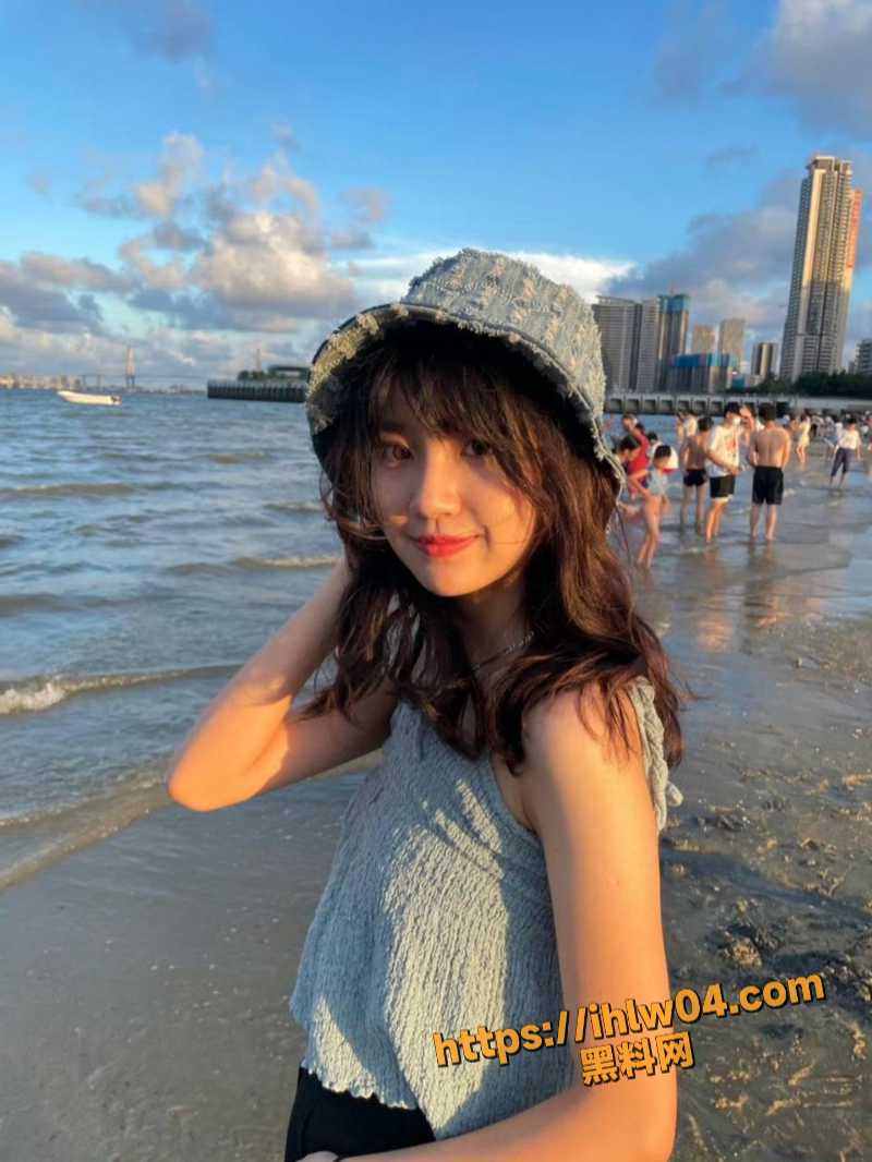 文凭越高 反差越大 中山大学顶级清纯女 985学霸也逃不过沦为校队队员的泄欲工具！