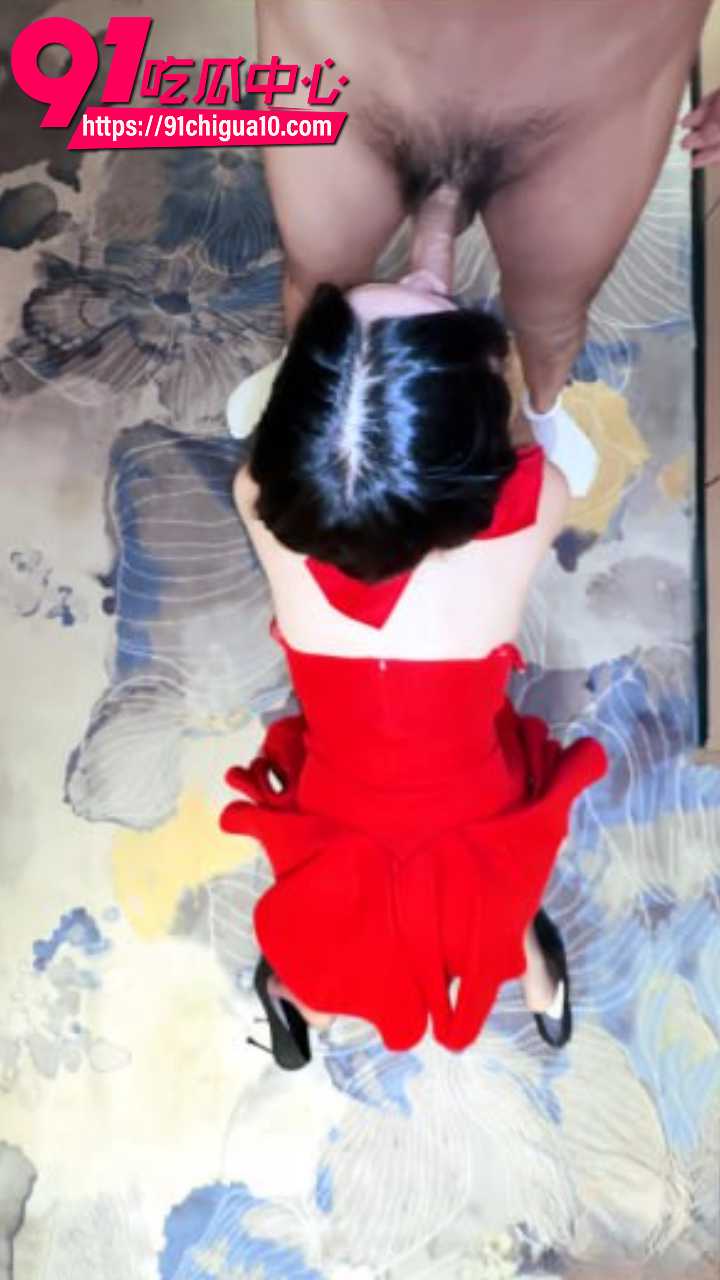 圣诞红裙姐姐黑丝翘臀被掀裙狂干7 圣诞红裙姐姐黑丝翘臀被掀裙狂干7