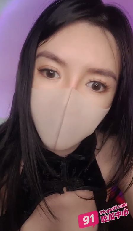 美女主播山岸又逢花直播擦边 超性感蕾丝内裤里塞跳蛋 只为偷偷钓大哥！ 配图4